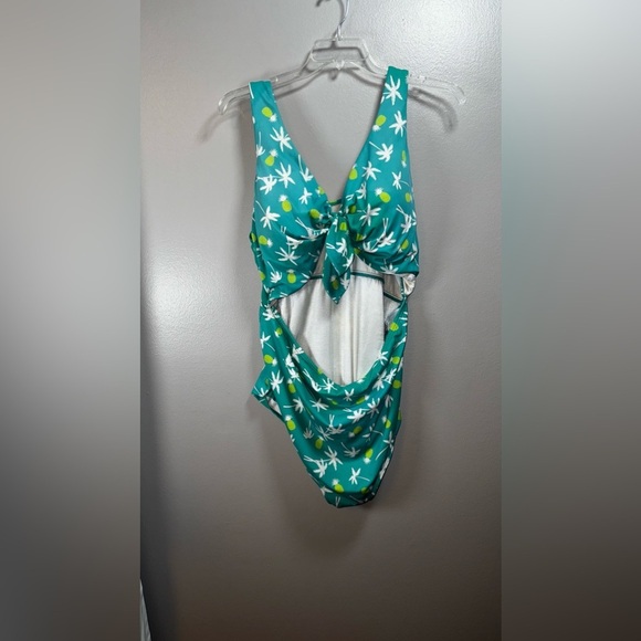 Eloquii One Piece Front Cut Out One Piece. Size 26w. Lined. - Picture 2 of 7